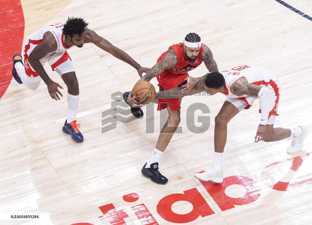 Rockets Defeat Raptors In Toronto - Canada