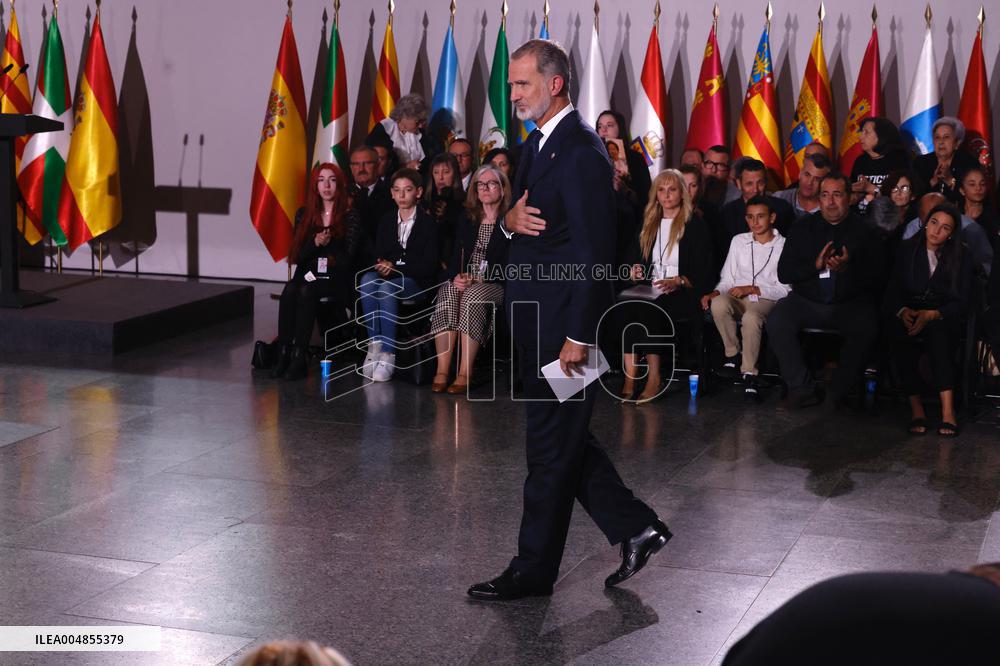 King and Queen of Spain Honor Disaster Victims - Valencia