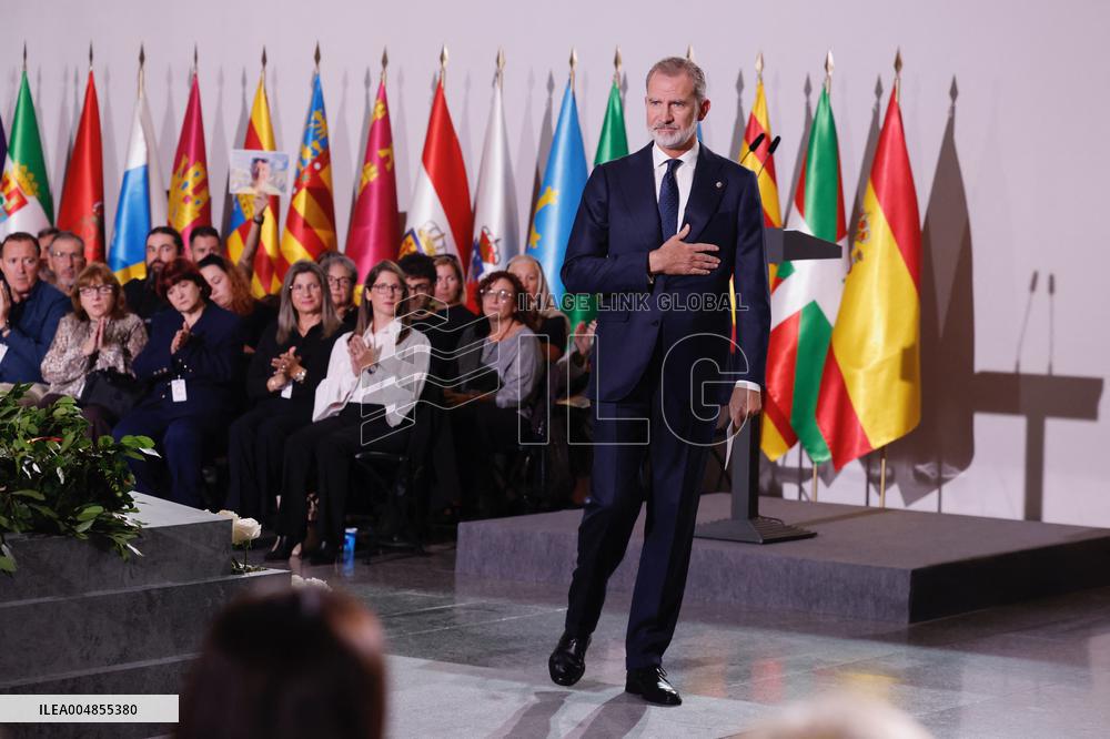 King and Queen of Spain Honor Disaster Victims - Valencia