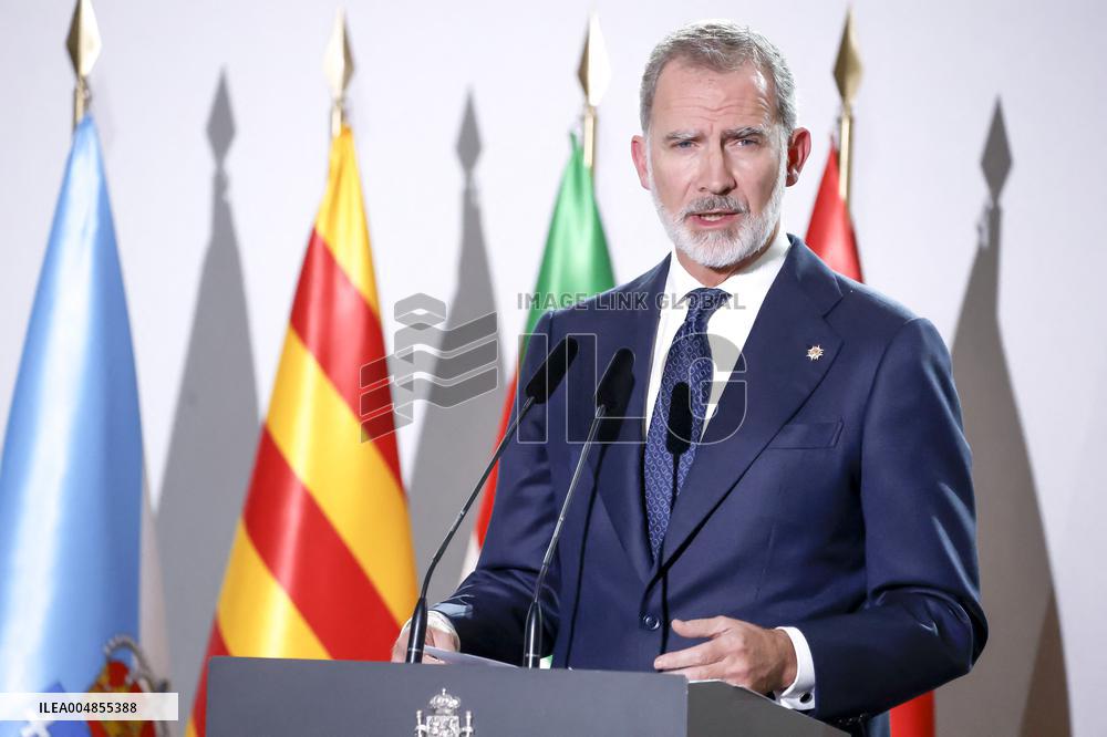 King and Queen of Spain Honor Disaster Victims - Valencia