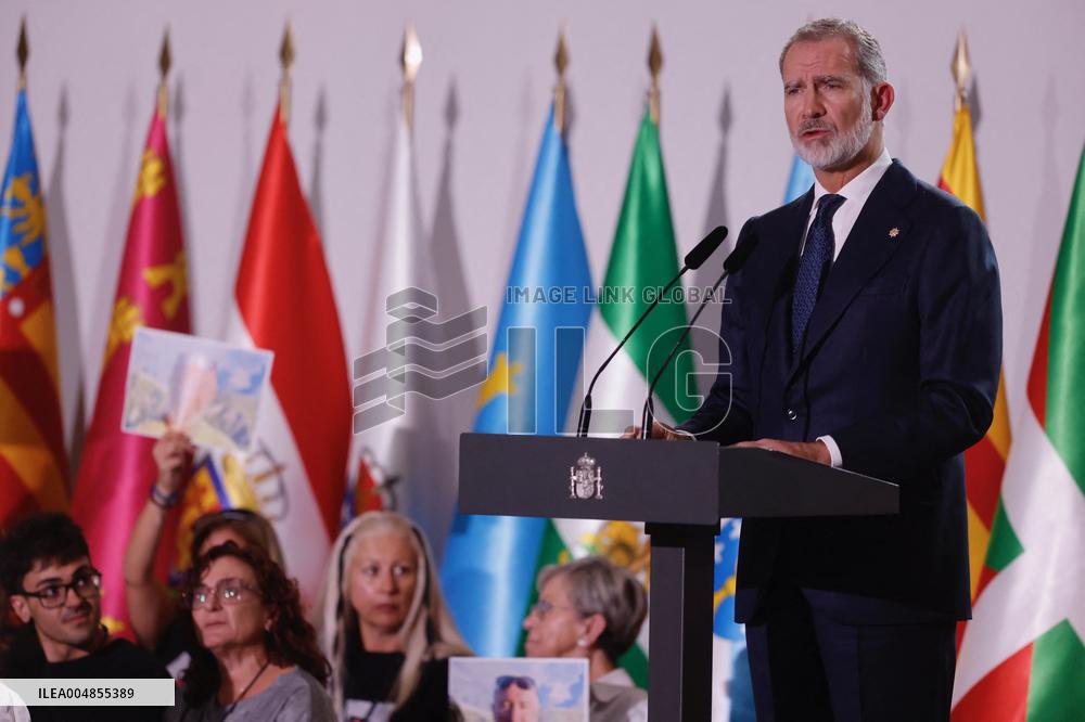 King and Queen of Spain Honor Disaster Victims - Valencia