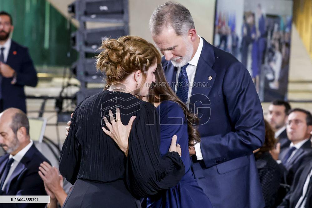 King and Queen of Spain Honor Disaster Victims - Valencia