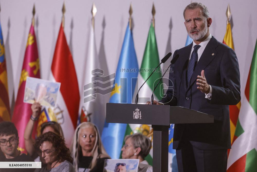 King and Queen of Spain Honor Disaster Victims - Valencia