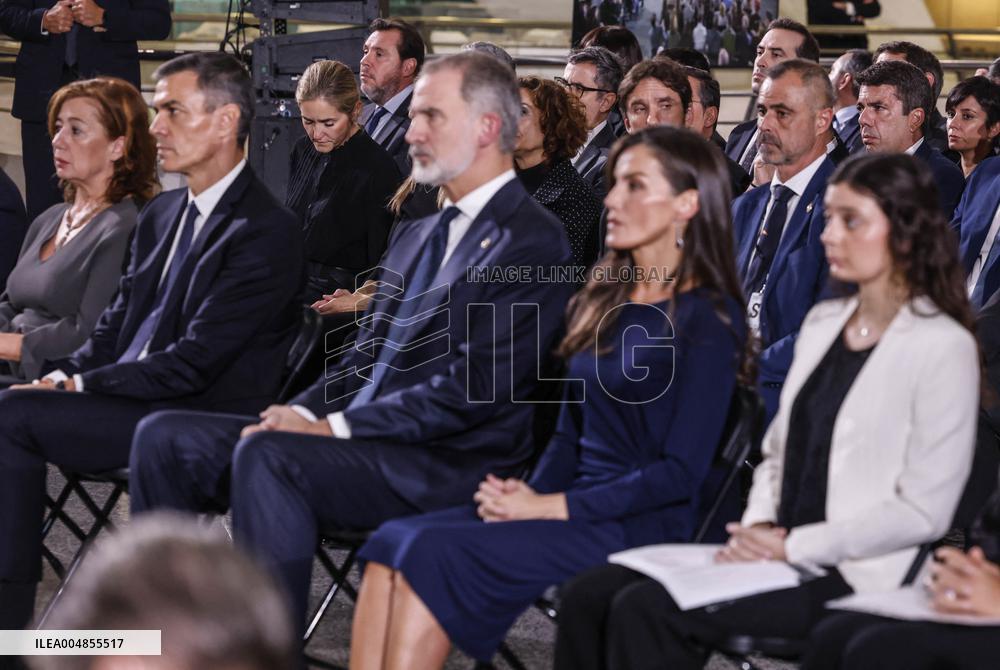 King and Queen of Spain Honor Disaster Victims - Valencia