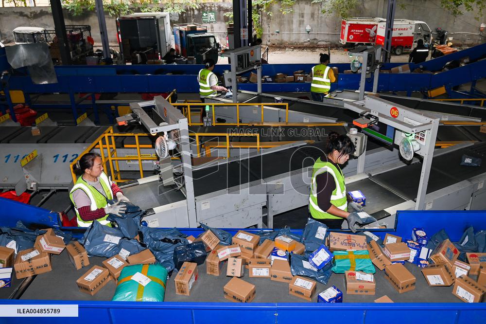 Chinese Social Logistics