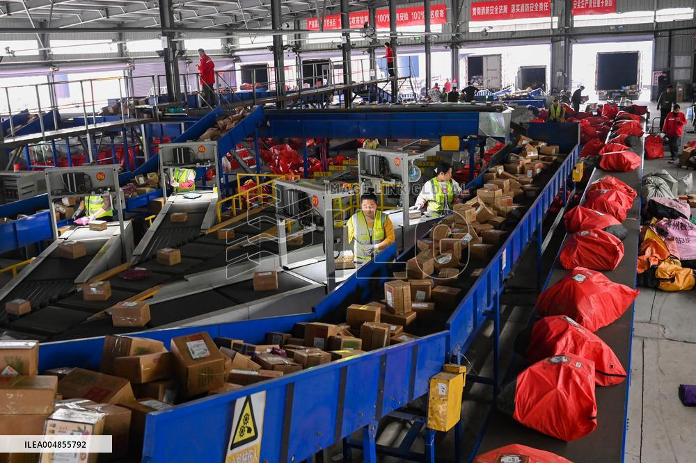 Chinese Social Logistics