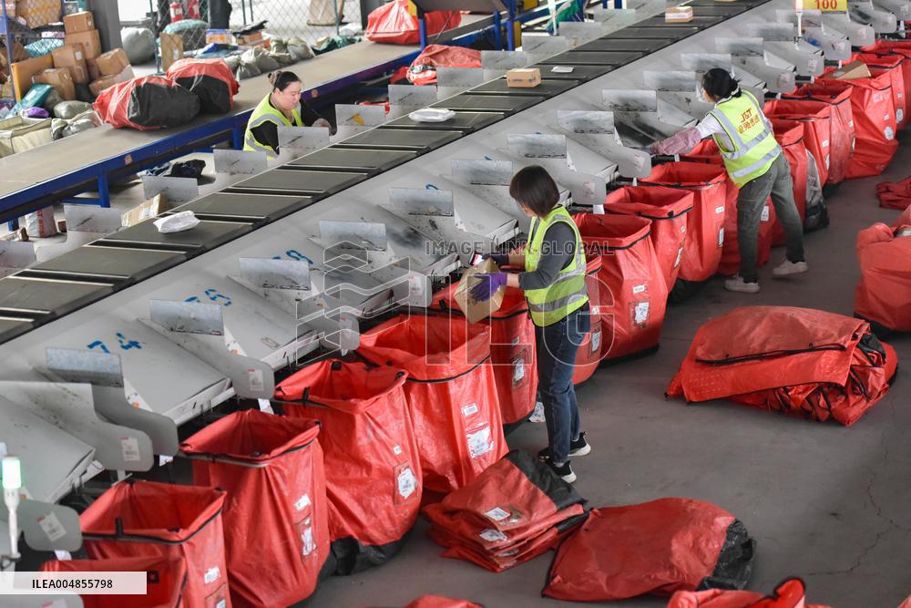 Chinese Social Logistics