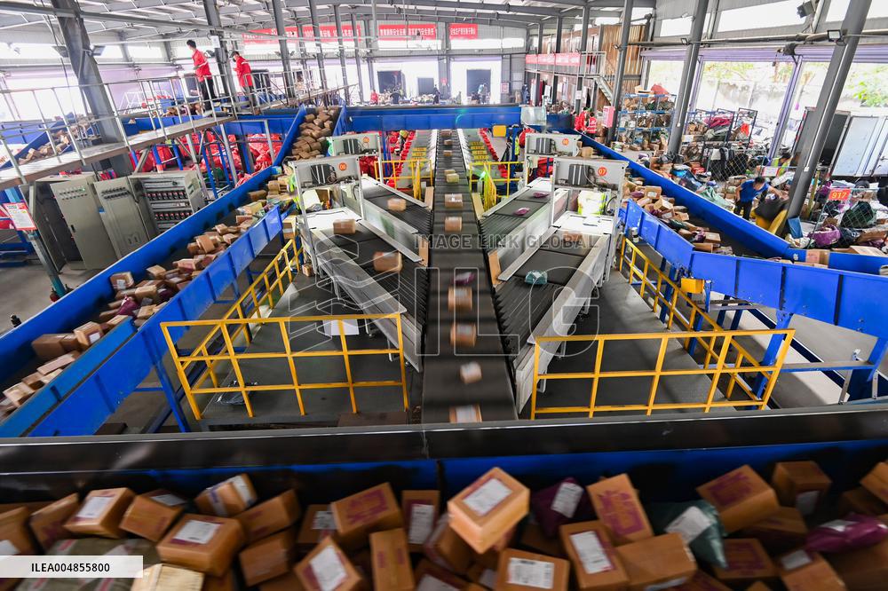 Chinese Social Logistics