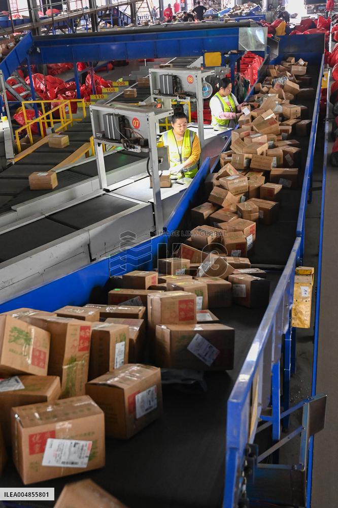 Chinese Social Logistics