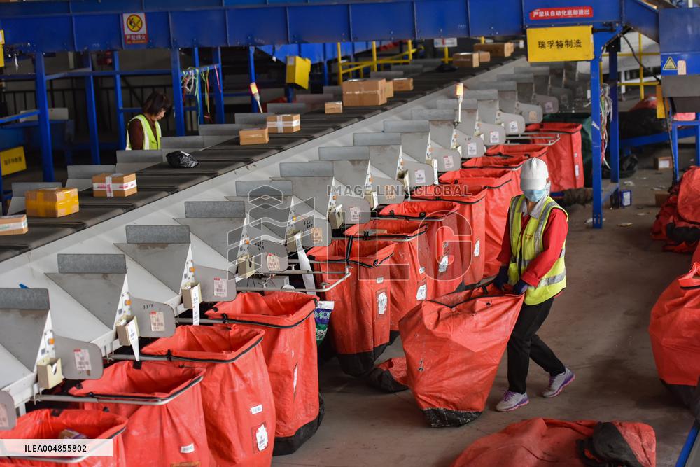 Chinese Social Logistics