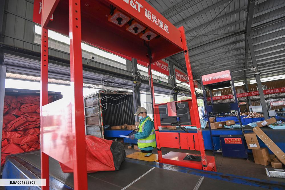 Chinese Social Logistics