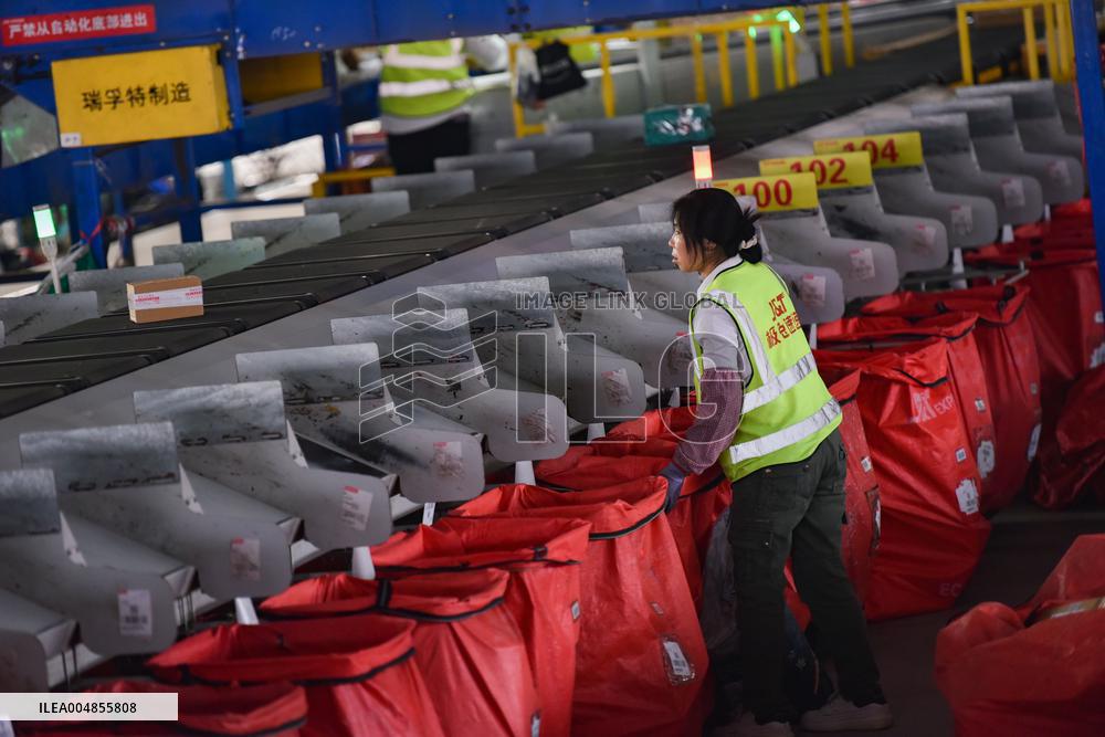 Chinese Social Logistics