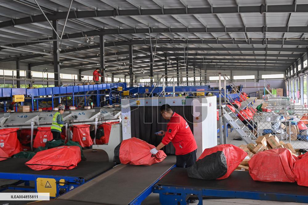 Chinese Social Logistics