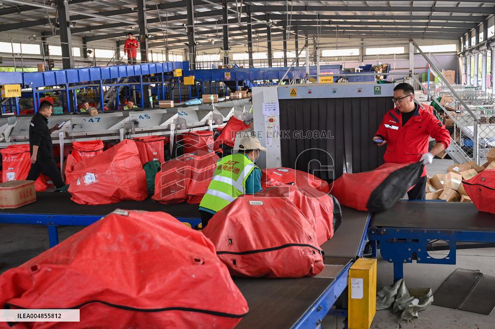 Chinese Social Logistics