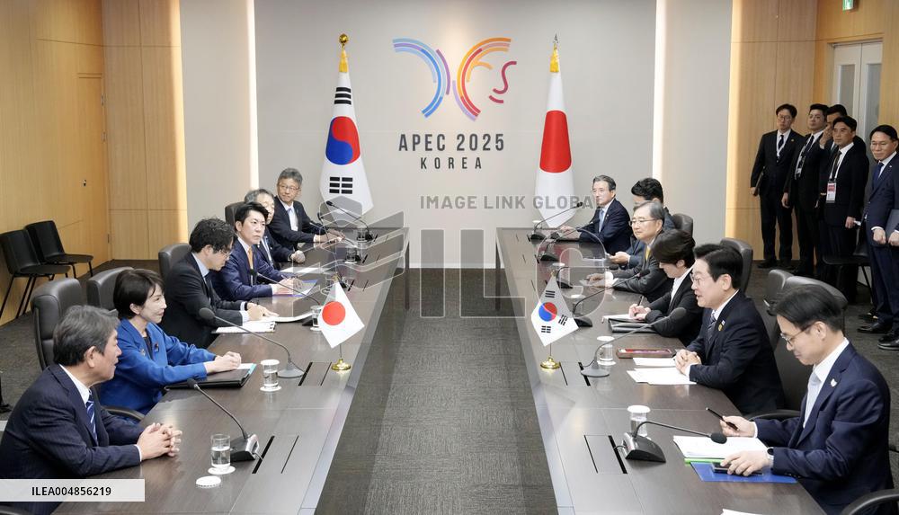 Japan-S. Korea summit