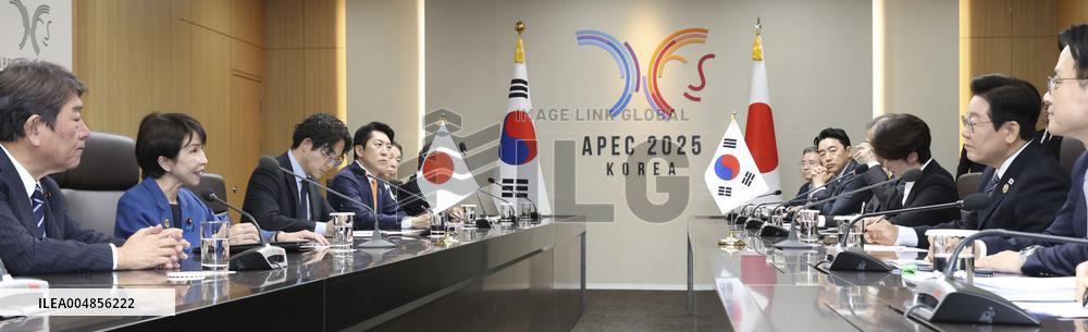 Japan-S. Korea summit