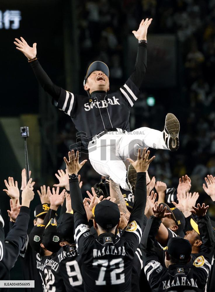 Baseball: Hawks clinch Japan Series title