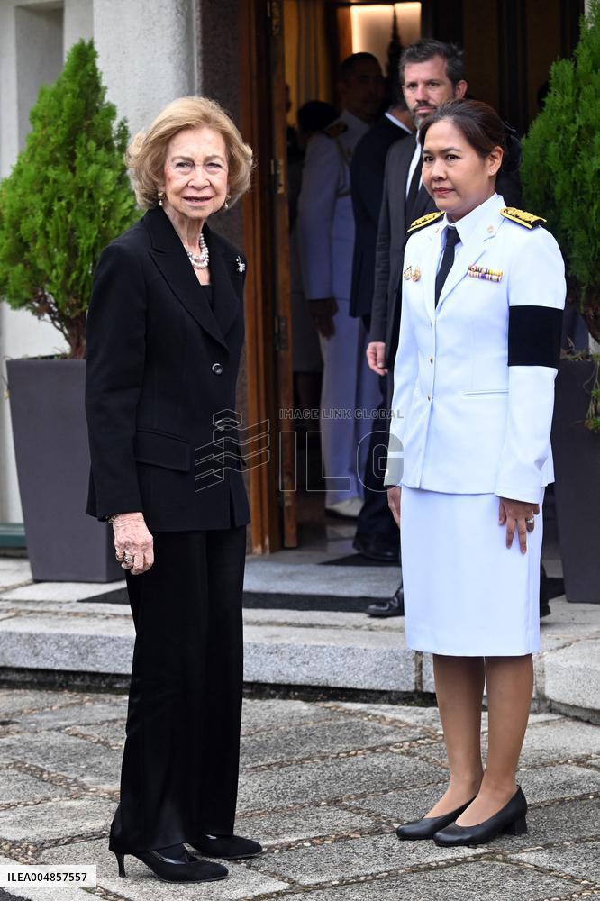 Queen Sofia Signs Condolence Book For Queen Sirikit - Spain