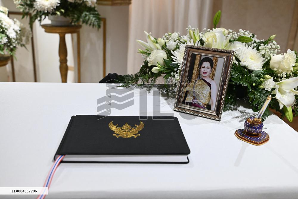 Queen Sofia Signs Condolence Book For Queen Sirikit - Spain