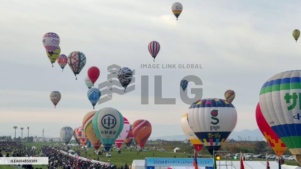 [Breaking News]Hot air balloon festival in southwestern Japan