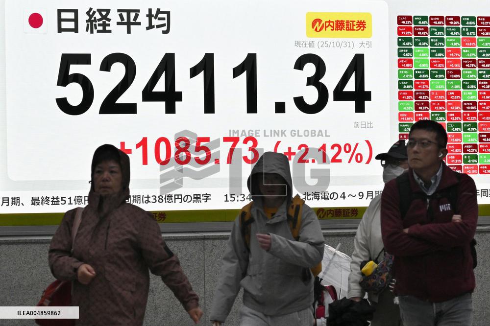 Nikkei index ends at record high