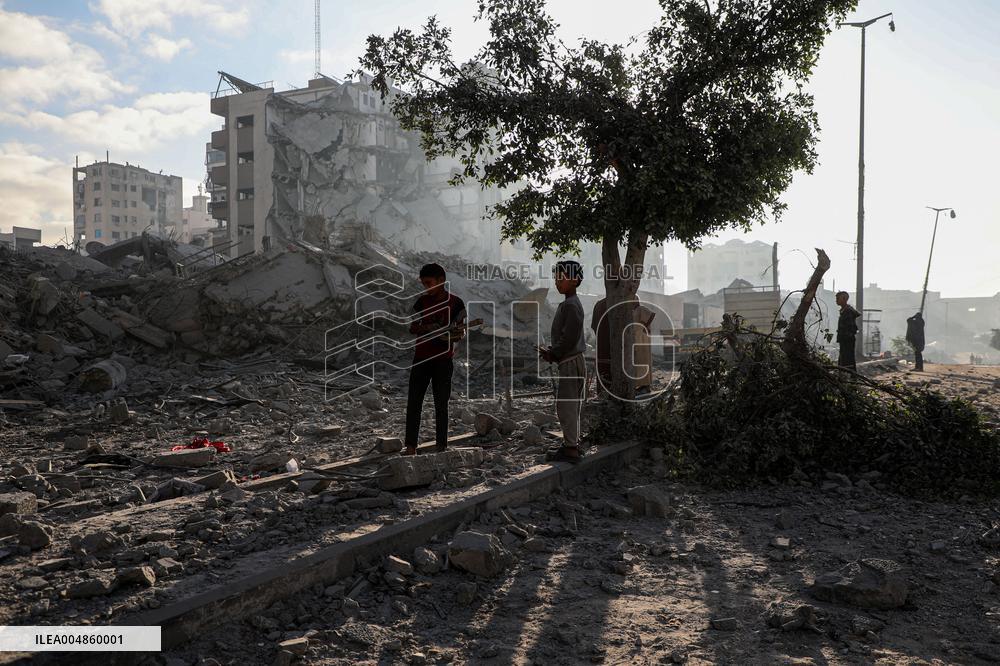 At Least 100 Killed in Israeli Attacks in Recent Days in The Gaza Strip