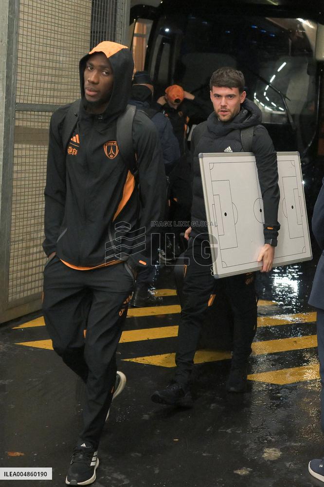 Paris FC v Lyon - Ligue 1 McDonald s - Paris