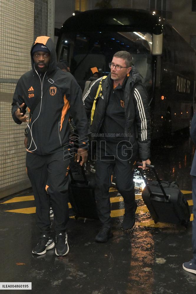Paris FC v Lyon - Ligue 1 McDonald s - Paris