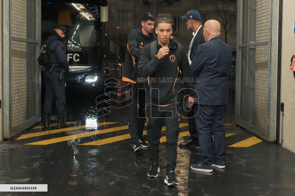 Paris FC v Lyon - Ligue 1 McDonald s - Paris