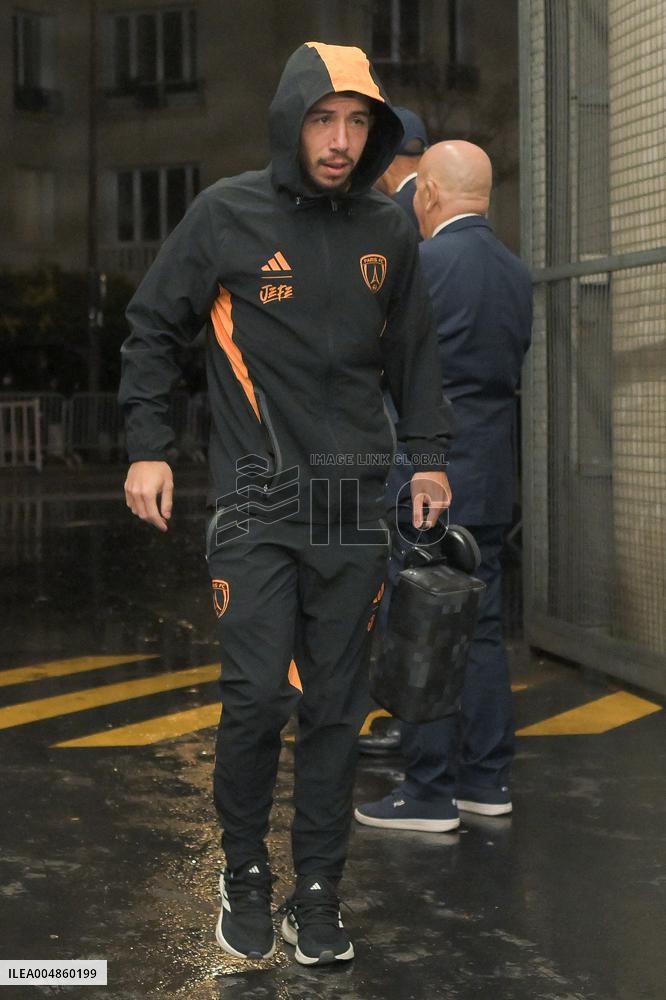 Paris FC v Lyon - Ligue 1 McDonald s - Paris