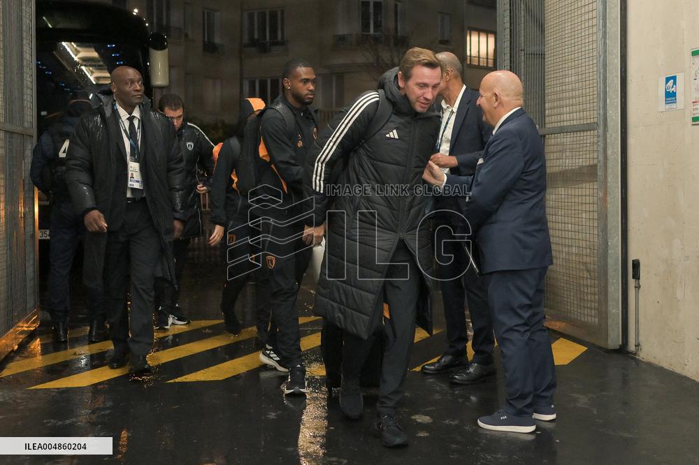 Paris FC v Lyon - Ligue 1 McDonald s - Paris