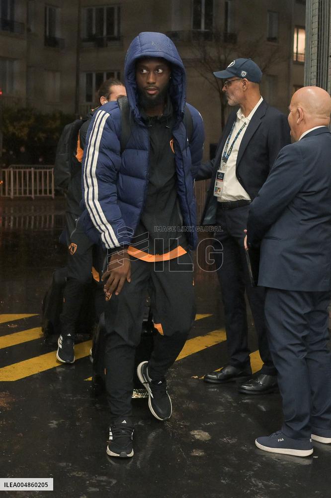 Paris FC v Lyon - Ligue 1 McDonald s - Paris