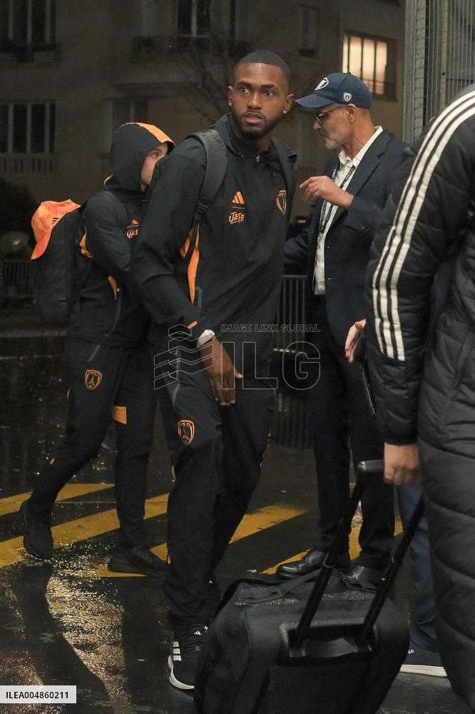 Paris FC v Lyon - Ligue 1 McDonald s - Paris