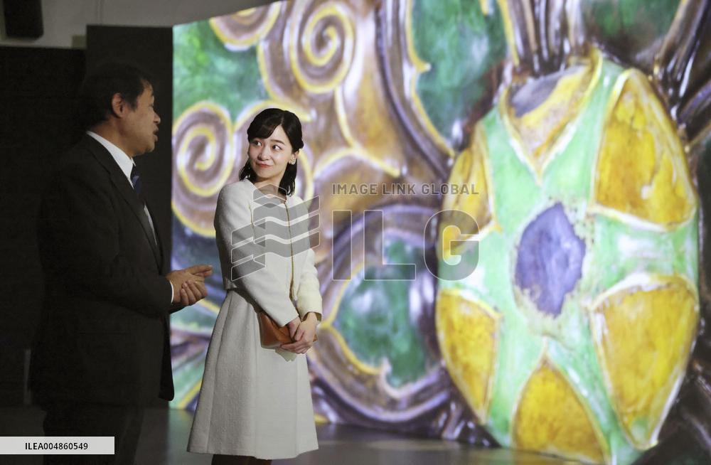 Princess visits exhibition digitally showcasing imperial treasures
