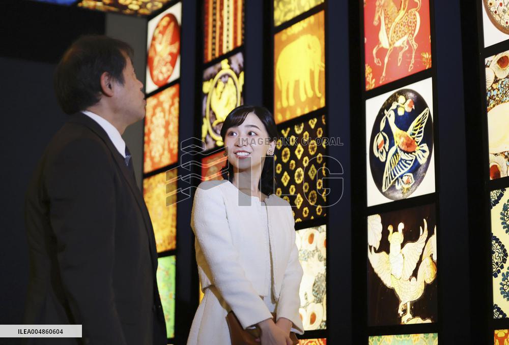 Princess visits exhibition digitally showcasing imperial treasures