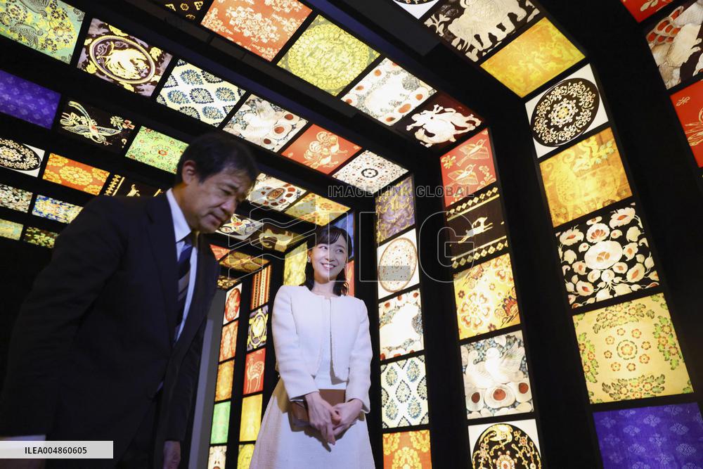 Princess visits exhibition digitally showcasing imperial treasures