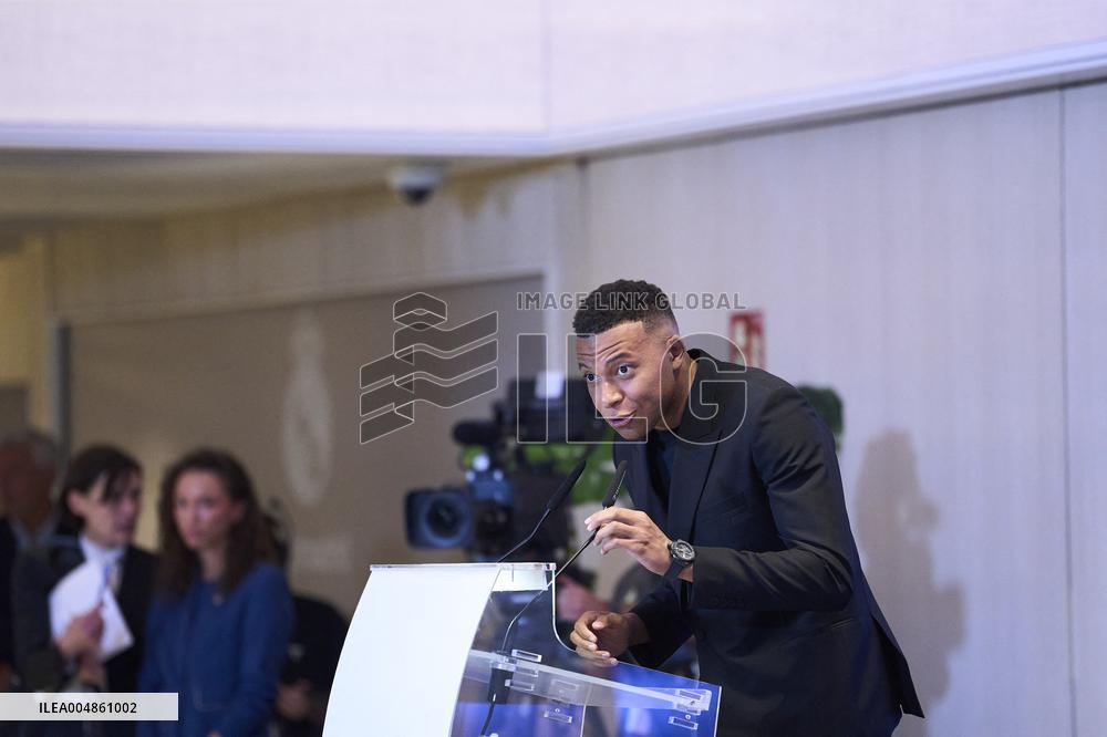 Kylian Mbappe Receives Golden Boot Award - Madrid