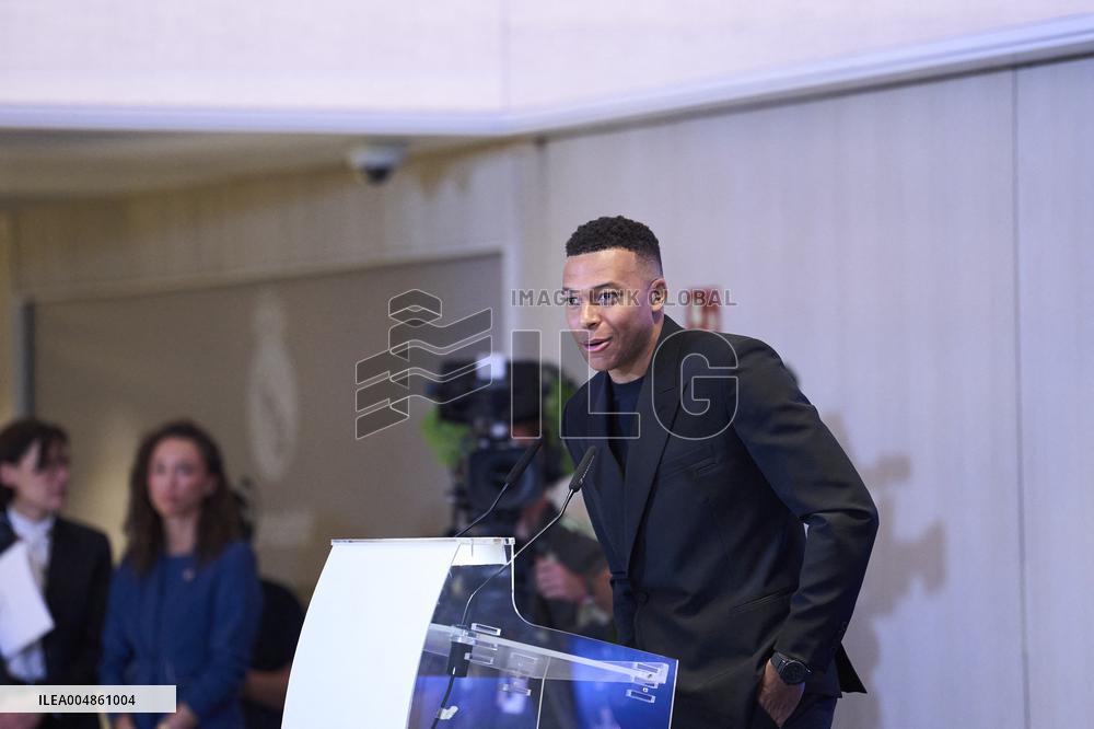 Kylian Mbappe Receives Golden Boot Award - Madrid