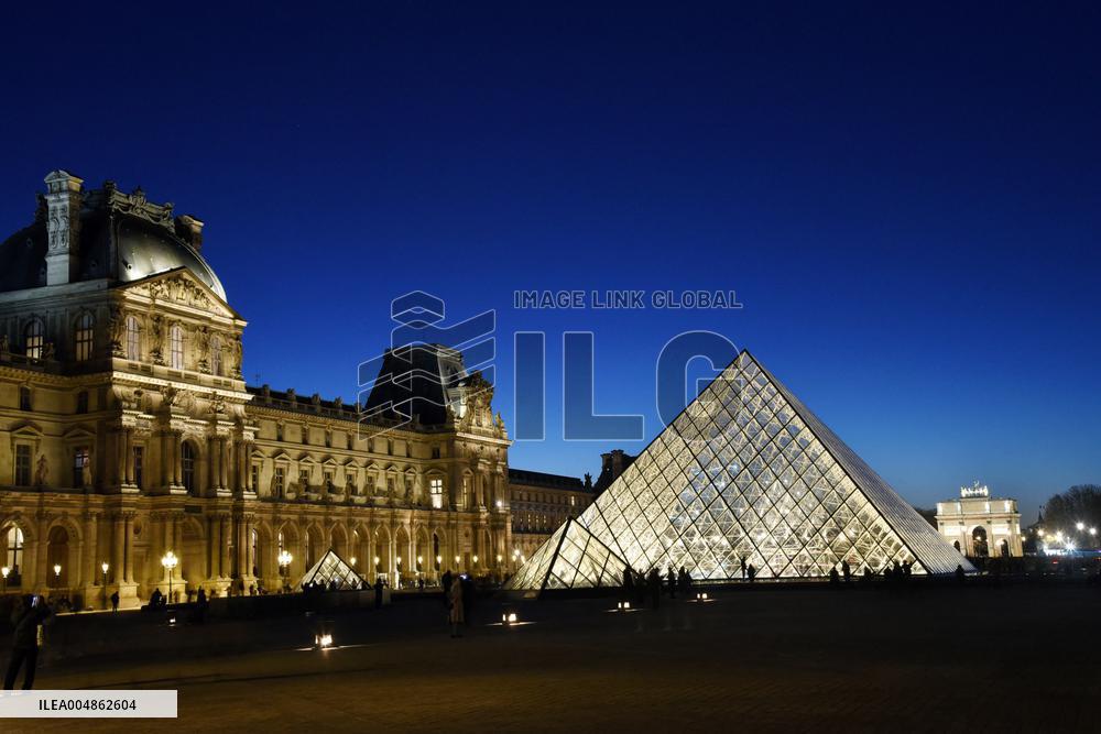 Louvre Museum Illustration - Paris