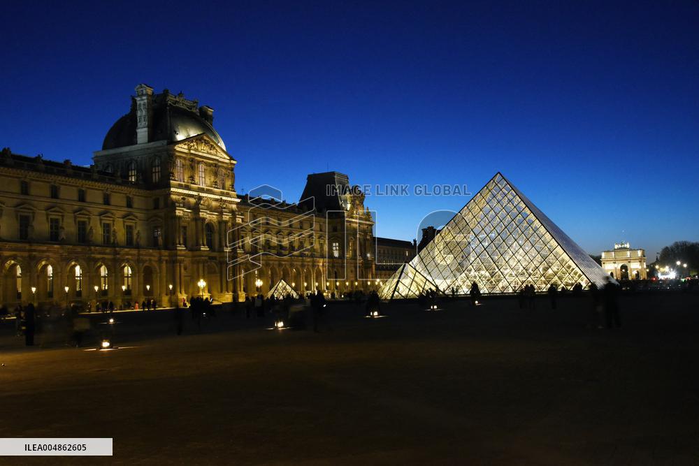 Louvre Museum Illustration - Paris
