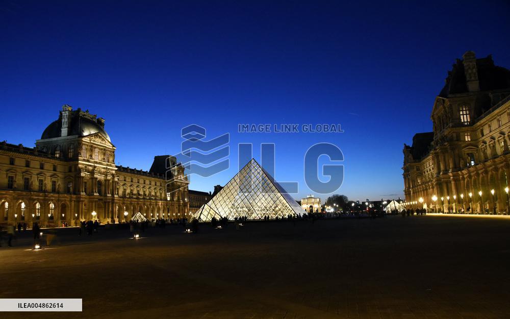 Louvre Museum Illustration - Paris