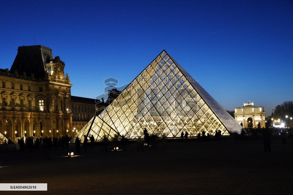 Louvre Museum Illustration - Paris
