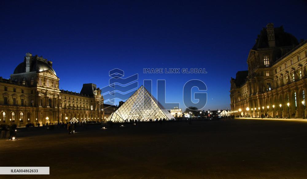 Louvre Museum Illustration - Paris