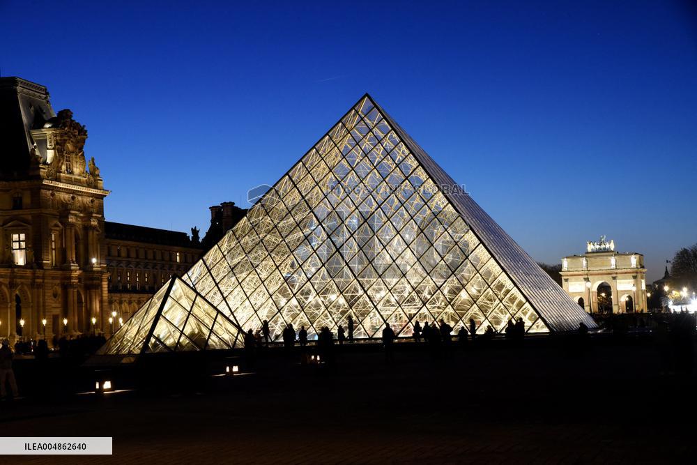 Louvre Museum Illustration - Paris