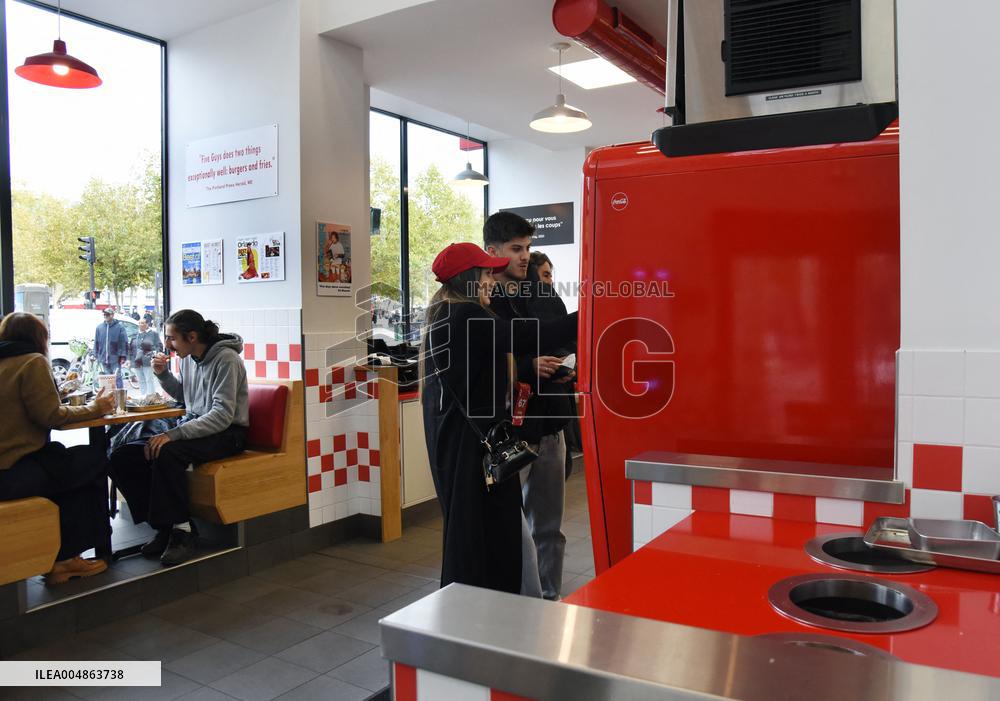 Five Guys Fast Food Illustration - Paris