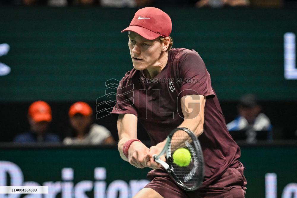 Jannik Sinner vs Alexander Zverev at Rolex Paris Masters 2025 in Paris FA