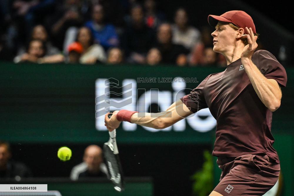 Jannik Sinner vs Alexander Zverev at Rolex Paris Masters 2025 in Paris FA