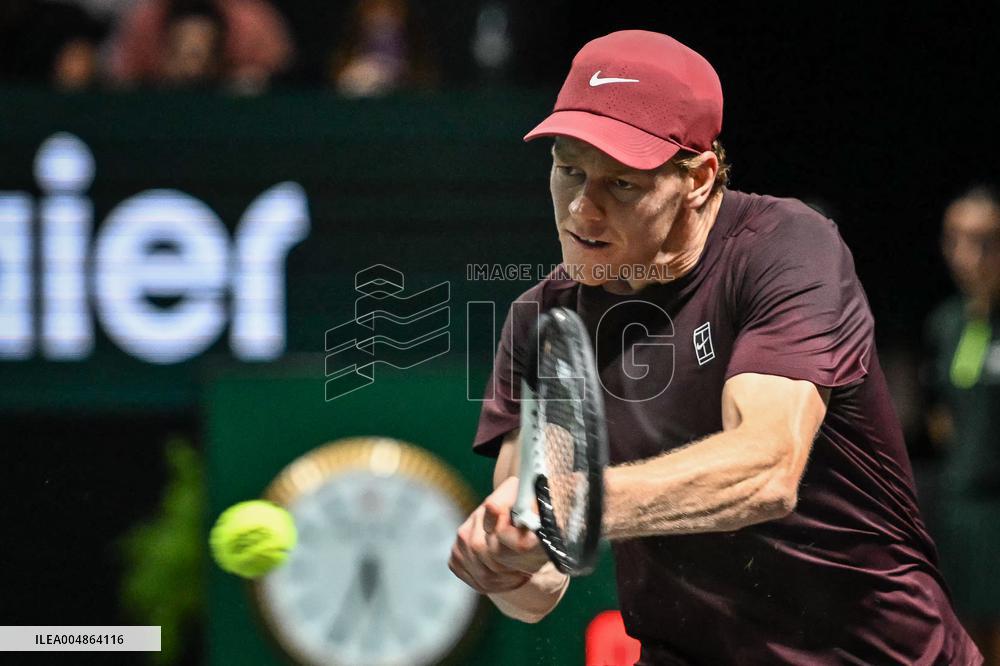 Jannik Sinner vs Alexander Zverev at Rolex Paris Masters 2025 in Paris FA