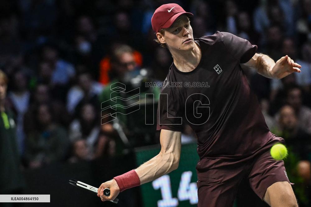 Jannik Sinner vs Alexander Zverev at Rolex Paris Masters 2025 in Paris FA
