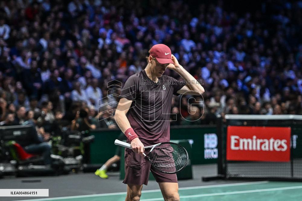 Jannik Sinner vs Alexander Zverev at Rolex Paris Masters 2025 in Paris FA